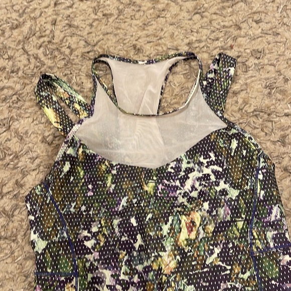 Lululemon Running In The City Tank size 6 - Picture 6 of 8